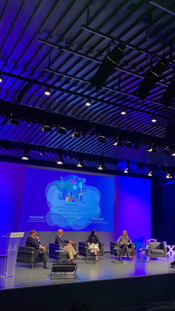 #JornadasAACOM
➡️MESA-COLOQUIO⬅️
Concluimos nuestras jornadas hablando de "La comunicación en Andalucía. Hacía dónde vamos” 
Modera la mesa <a href="/gustavodemedina/">gustavo de medina</a> y como ponentes tenemos a <a href="/pepemonterofg/">pepemontero</a> <a href="/victoriacabrera/">Victoria Cabrera</a> y <a href="/Vanessa_Rangel_/">Vanessa Moreno Rangel</a>