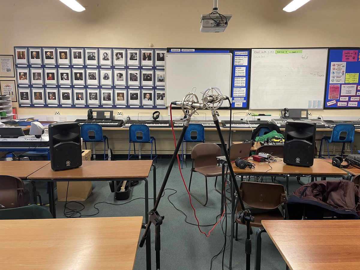Awesome day up at <a href="/MaesGarmon/">Ysgol Maes Garmon</a> today working on a Welsh song project (Can a Lles). Did some recording with the chief at <a href="/RentAndDebt/">Rent & Debt Records</a> 🏴󠁧󠁢󠁷󠁬󠁳󠁿🎵