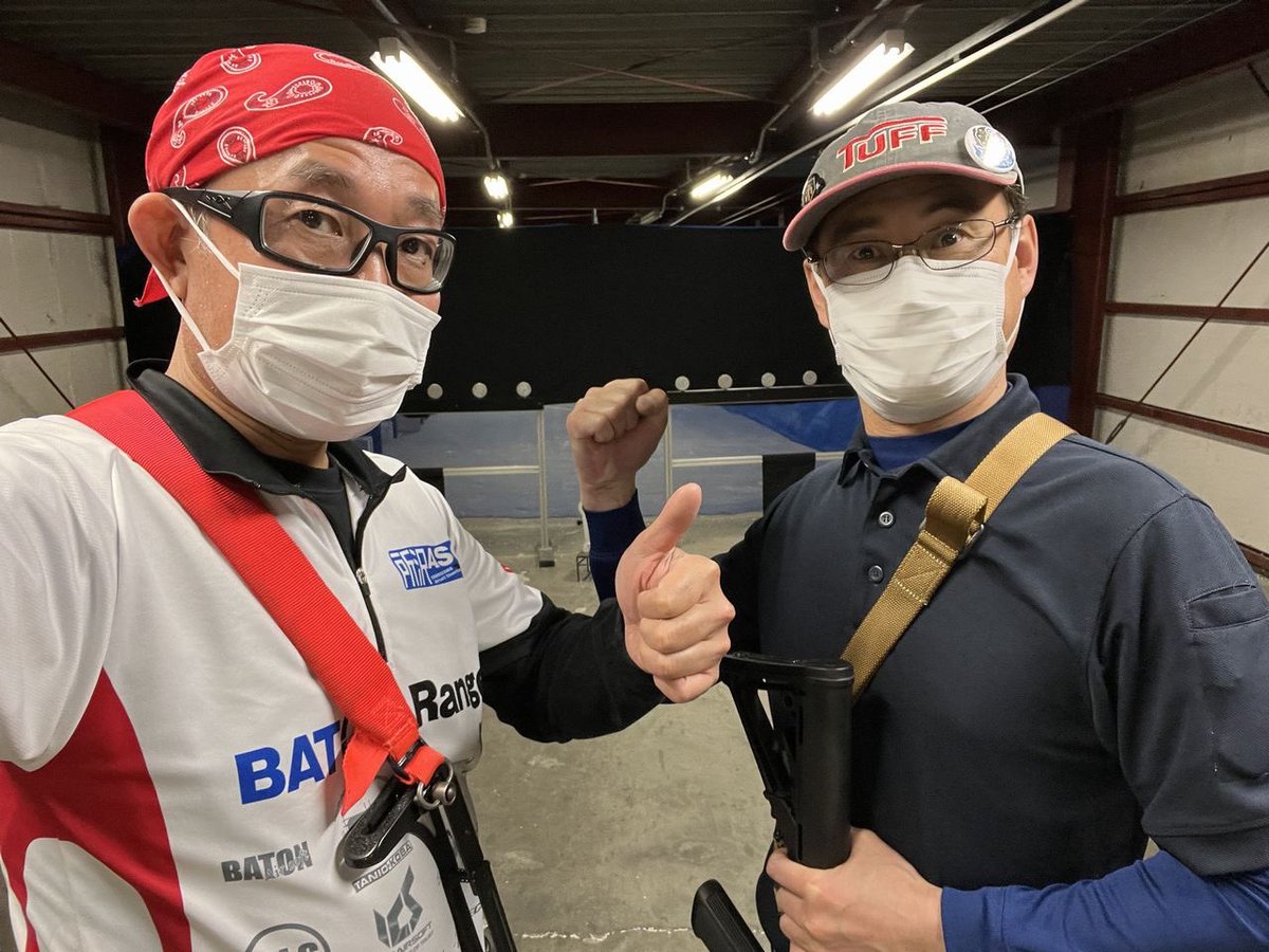 SIB_45's tweet photo. 去る日曜日に勤務先レンジで開催された新マッチDualPlateに、友人を誘って参加しました。
中学生の頃、毎日一緒にモデルガン撃ちまくってたのが、40年以上経っても同じようなことやってるんだから困ったもんだけど、最高に楽しい1日でした。
また一緒に撃とうぜ、だぶー君よ👍
#DualPlate #BATONRange https://t.co/AaIITqIny0
