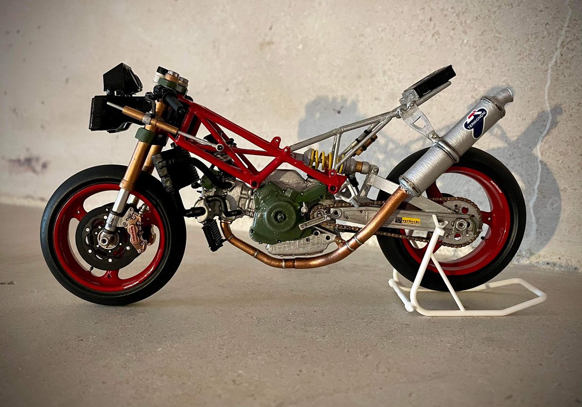 112on2's tweet photo. Sublime Ducati Supermono prototype work in progress by Max Bodin
#tamiya #hasegawa #fujimi #aoshima #scalemodel #motorcycle #motogp #studio27 #topstudiohobby #utadesign #boliditalia #brachmodel #gbmodels #ducati #supermono #zworkshop #112on2 https://t.co/FiXaUCO3eO