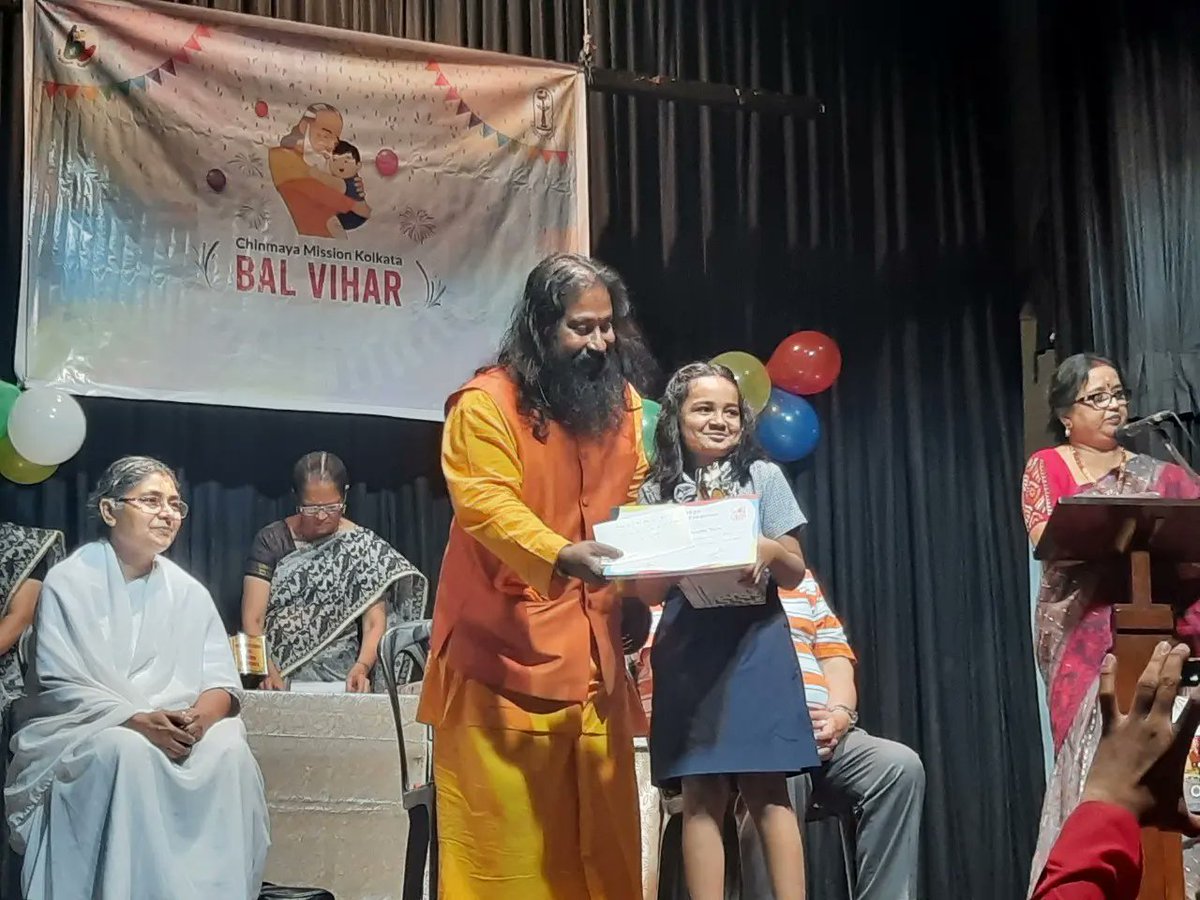 heritageschoolI's tweet photo. The Prize Distribution Ceremony for Inter School Sri Mad Bhagwad Gita Shloka Chanting Competition was held on The Heritage School in Group B received the 1st, 2nd and the 3rd Prize. 
#certificate #competition #proudmoment #bestschoolinKolkata  #bestinternationalschoolinkolkata https://t.co/hHX2ZvzrI7