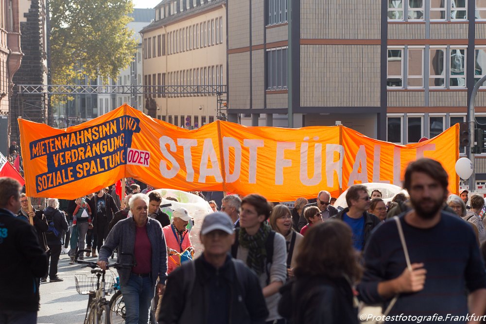 Das Programm ist fertig! Auch dieses Jahr wird es wieder eine Sommerschule „Kritische Wohnungsforschung. Theorie und Praxis einer progressiven Wohnungspolitik“ in Frankfurt geben. Und diesmal sogar in Präsenz… vom 21.-25.09. Weitere Infos gibt’s hier: uni-frankfurt.de/99544776/Somme…