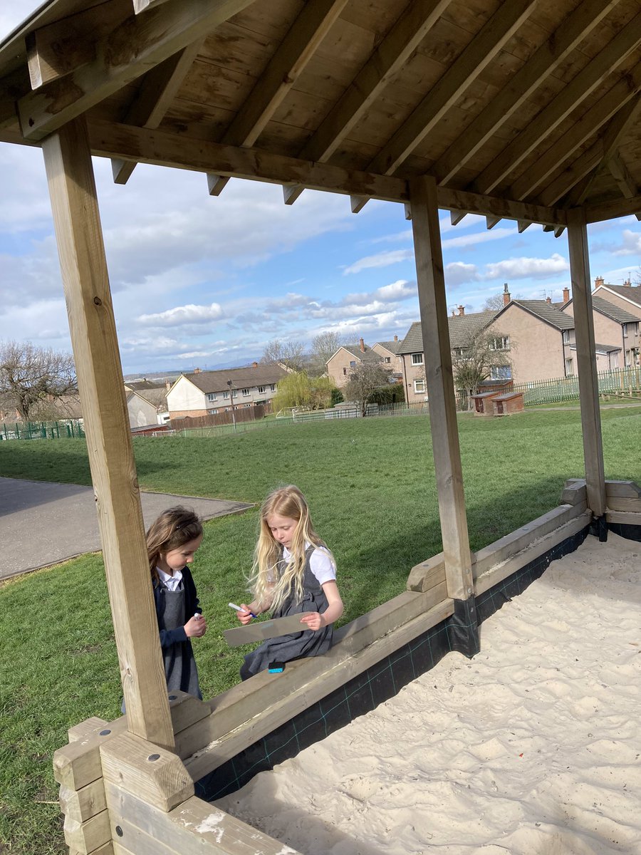 FoxCovertPS's tweet photo. P2 had great fun this morning hunting round the playground looking for shapes. They saw lots of 2D shapes  within 3D shapes and drew them on their whiteboards. #nopaperday https://t.co/zdwfBVWKdA