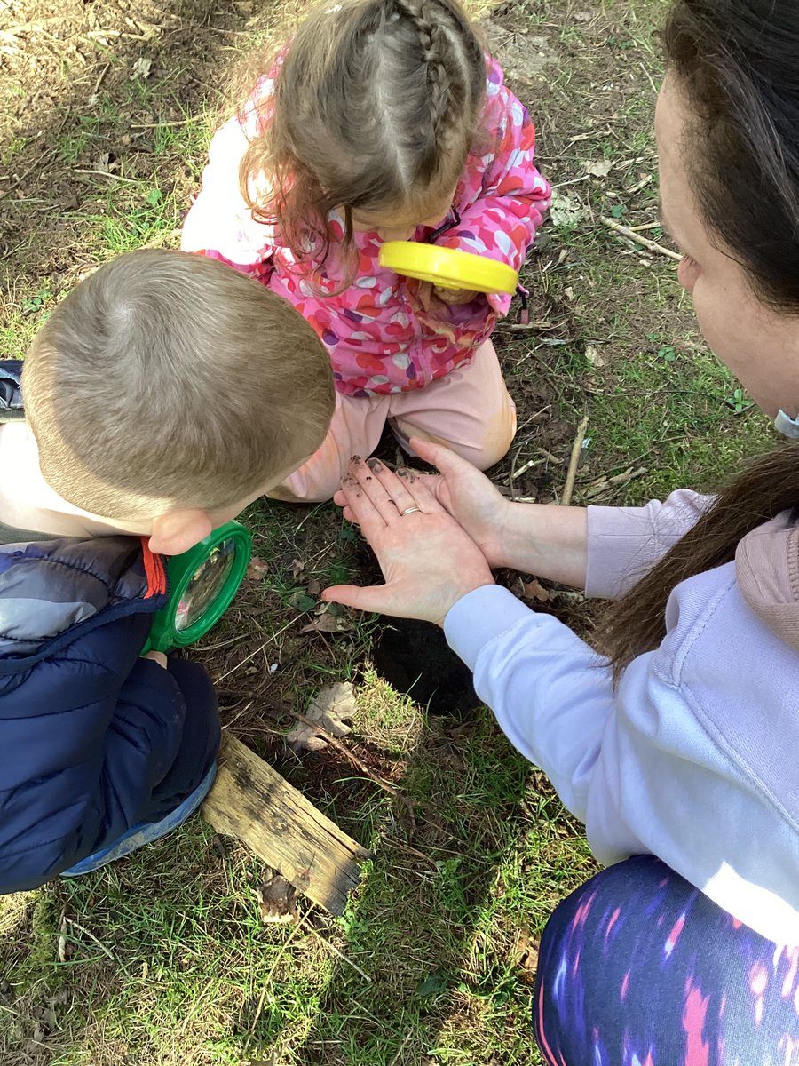 BorrowstounELCC's tweet photo. The under 3’s have shown an interest in mini beasts. We have been using magnifying glasses to take a closer look. We found centipedes, spiders and slugs. R says ‘They are soooo beautiful’ L says ‘it’s a big beastie’ #STEMlearning #learningaboutnature🕷🐜🕸 https://t.co/aQFOpUGtKl
