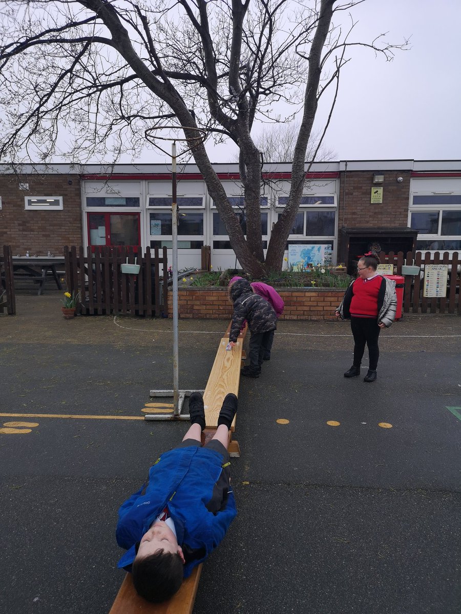 3CS have been practising their maths skills (and some new equipment) as they explored a variety of ways to measure trees #YBHYEAR3 #YBHACL #WelshOutdoorLearningWeek