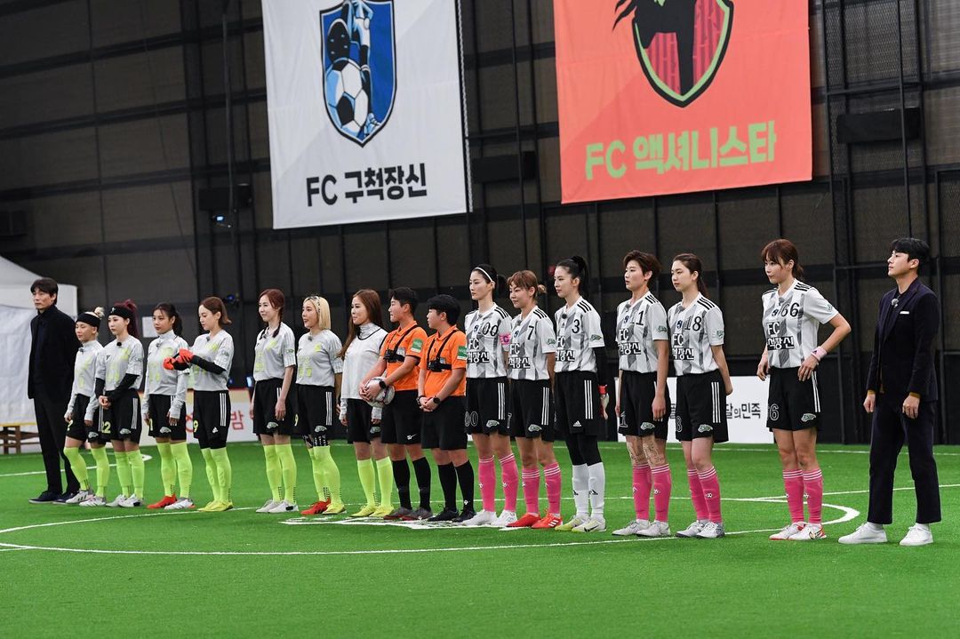 sesimyourgirl's tweet photo. Bada Instagram Update - 30/03/2022
#바다 #Bada
My team Top Girl ⚽ Today the last game of the season will air ~~!!
Top Girl vs Giants - Please join us at 9pm.
#TheStrongestTopGirl
#OurTeamIsTheBest
#KickAGoal
https://t.co/Fy5bQTie0k https://t.co/A0qm24avpQ