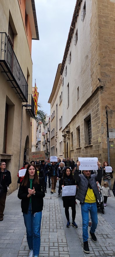 JuntaEbre's tweet photo. MANI A TORTOSA 30m. #CambrayCessament @ERCEbre #vagaeducacio https://t.co/kd9KMwDes3