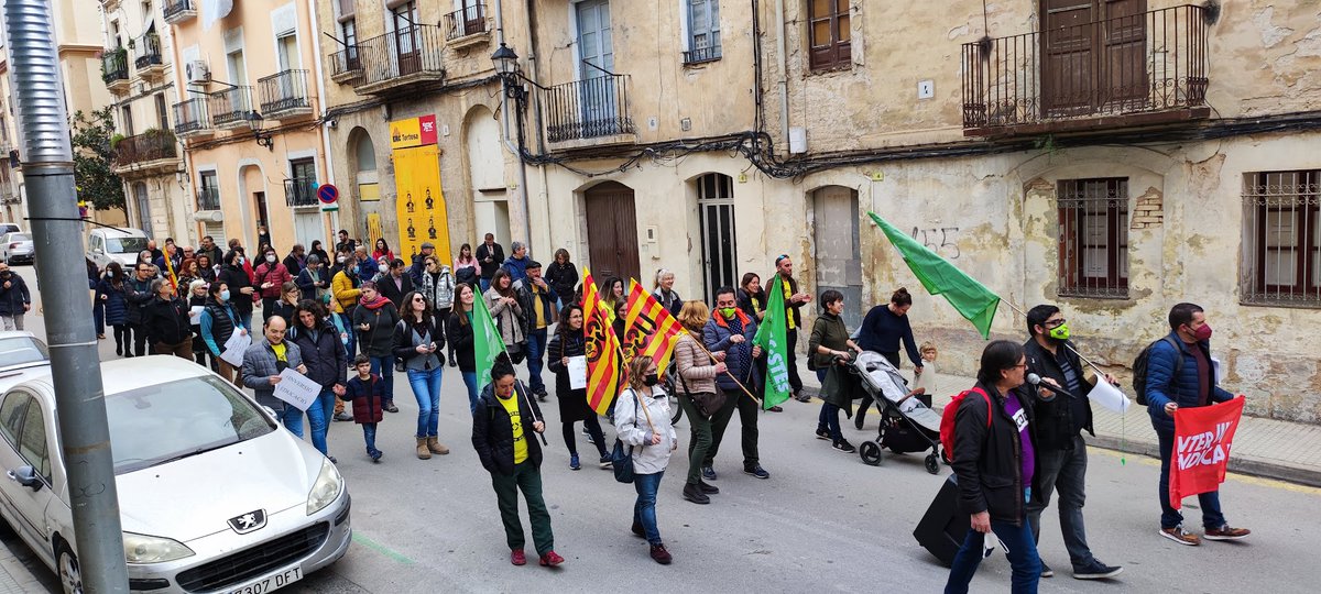 JuntaEbre's tweet photo. MANI A TORTOSA 30m. #CambrayCessament @ERCEbre #vagaeducacio https://t.co/kd9KMwDes3