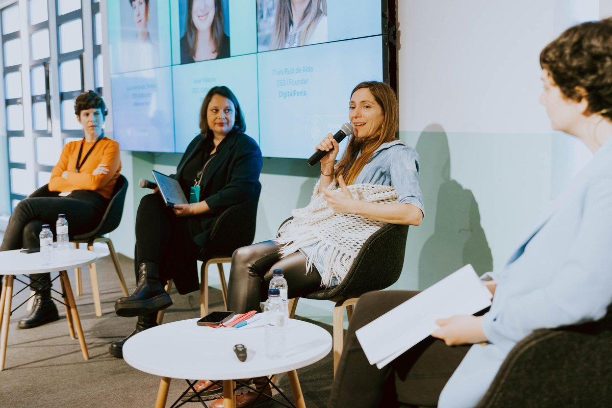 mWeek_MWC's tweet photo. 📢 @laura_allwomen, Aysel Palacios, @thaisruizdealda y @patricarrelo se han sentado para debatir sobre la importancia de la #igualdad de género en las empresas tecnológicas de #Barcelona 👇🏼

Participa en las actividades de la tarde 📲 https://t.co/dskU6zlNzk https://t.co/5yMgQ6hBKb
