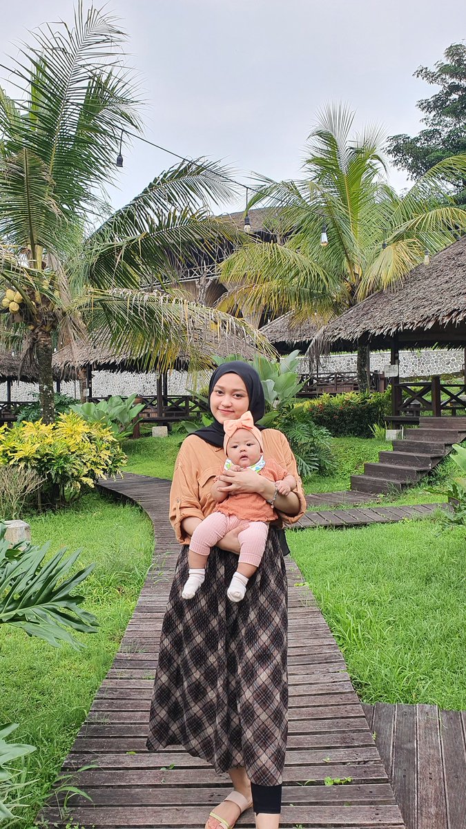 AdrnPermana's tweet photo. Munggahan bersama cimol https://t.co/L9t8XqPTIT