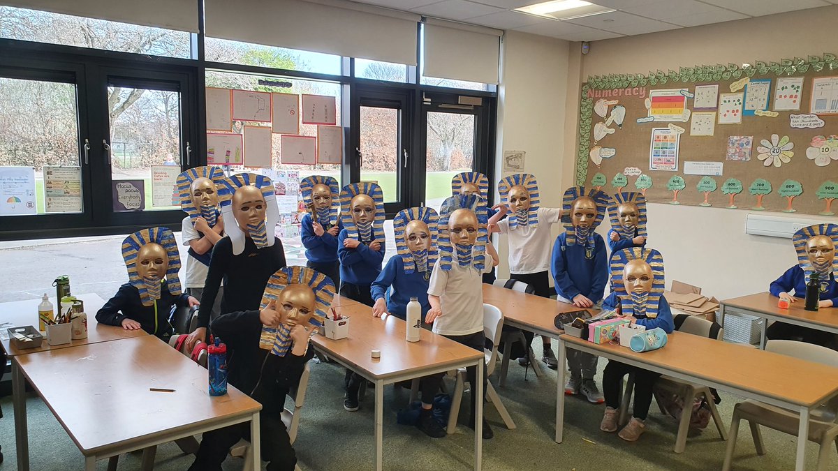 MissComrieSTN's tweet photo. P3 have really enjoyed learning about Tutankhamun as part of our Ancient Egyptians topic. They then made the iconic mask. #proudteacher https://t.co/DjutSpaAG1