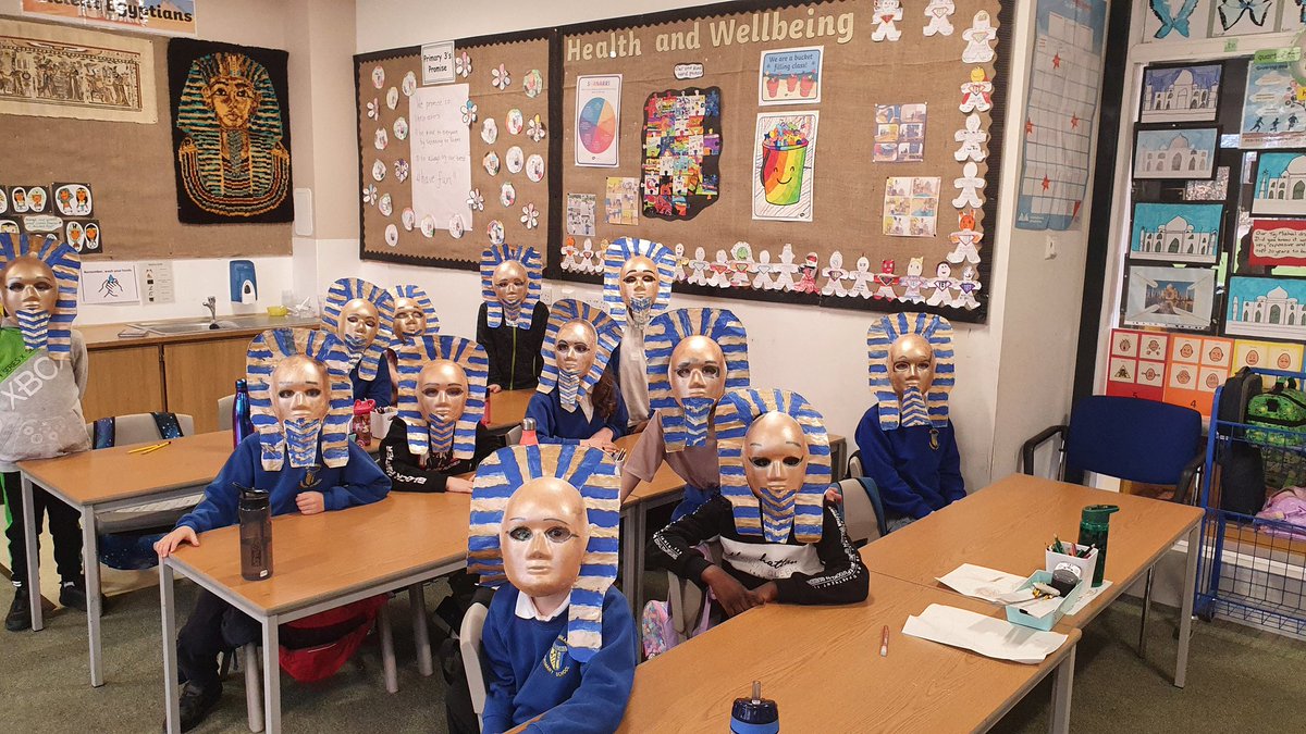 MissComrieSTN's tweet photo. P3 have really enjoyed learning about Tutankhamun as part of our Ancient Egyptians topic. They then made the iconic mask. #proudteacher https://t.co/DjutSpaAG1
