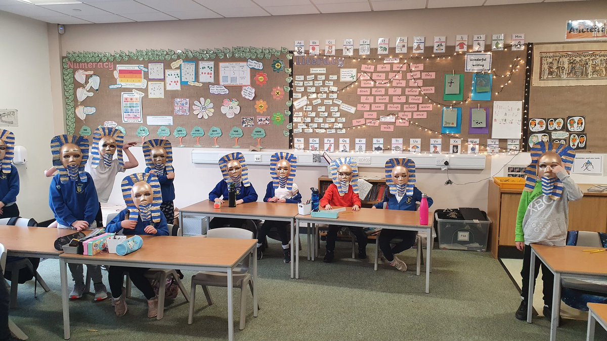 MissComrieSTN's tweet photo. P3 have really enjoyed learning about Tutankhamun as part of our Ancient Egyptians topic. They then made the iconic mask. #proudteacher https://t.co/DjutSpaAG1