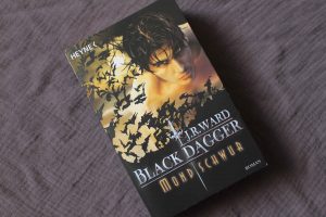 SapisBlog's tweet photo. Black Dagger - Mondschwur (J.R. Ward) (Heyne) - https://t.co/1TYK7lLC0E #Heyne #lesenistschön #lesen #Buchblog #Buchblogger #books4life #Buch #lesenmachtglücklich #Bücherliebe #büchersucht #booknerd #Leseratte #J.R.Ward https://t.co/XHTZFeX9Yo