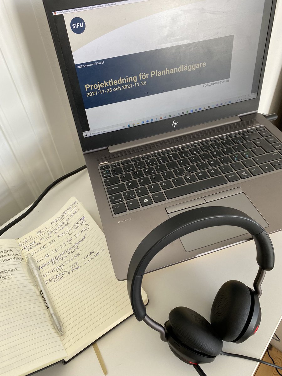 ErikMejer2's tweet photo. Första dagen av fördjupningskurs, ”Projektledning för planhandläggare”. Spännande och utmanande diskussioner med fokus att bemöta och hantera på olika beteenden och roller i dialoger med stadsplaneringens aktörer! #sifu #sweco #projektledning #stadsplanering https://t.co/xTdAvZaIr0