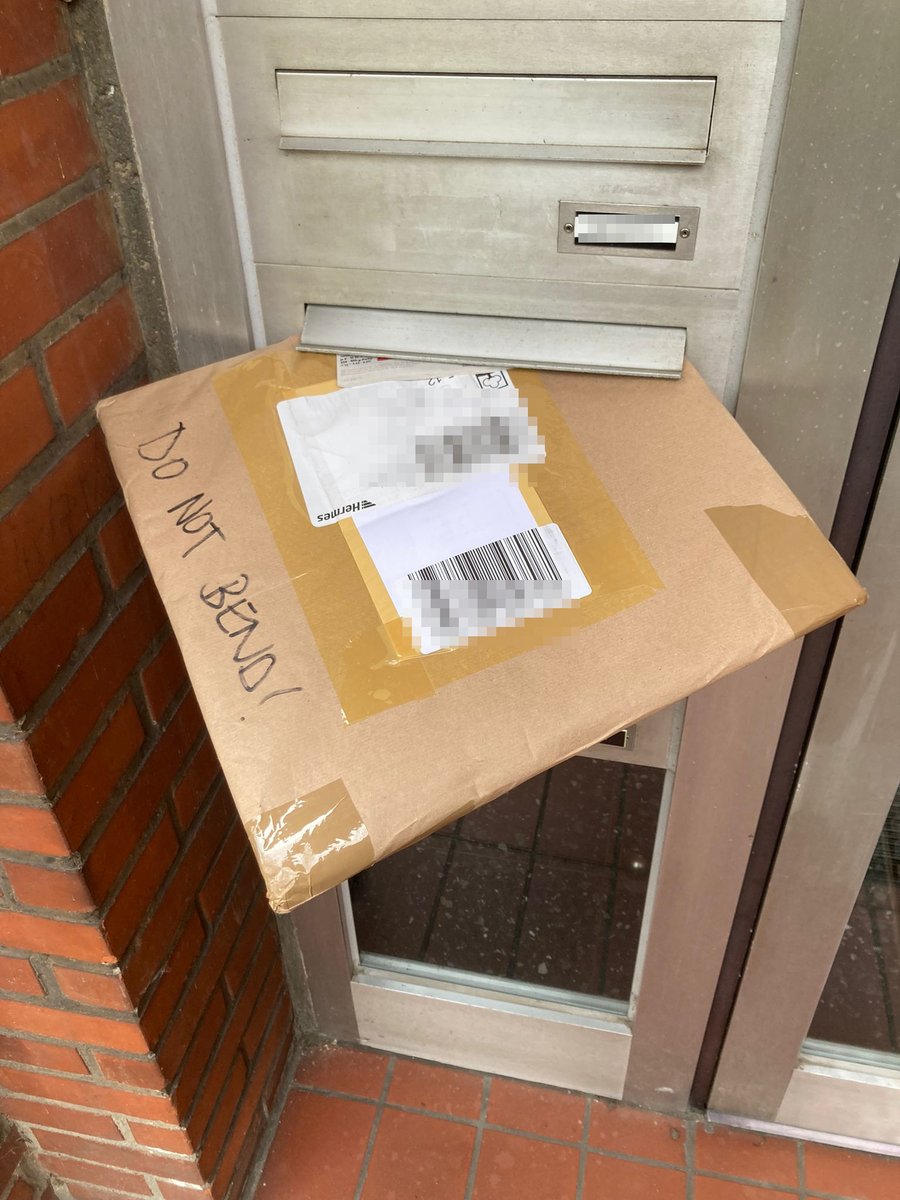 Hey <a href="/hermesDE/">Hermes Germany</a> , Props an Euren Zusteller in Hamburg-#Eimsbüttel. Die Sendung wurde nicht geknickt und passte trotzdem in den Briefkasten. So ein bisschen zumindest.