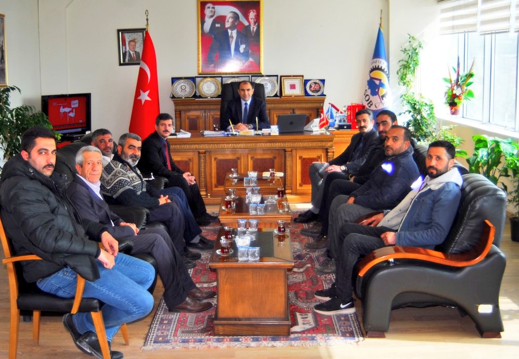 Birliğimizi ziyaret eden İpekyolu Belediye Başkan Yardımcısı Sn. Birol Duman ve Zabıta Müdürü Sn. Tamer Seymen ile lastikçi esnafımızın sorunlarını ve çözüm önerilerini konuştuk. Esnaf ve sanatkarlarımız için çalışmaya devam.
<a href="/ipekyolubeltr/">İpekyolu Belediyesi</a> <a href="/ihsanemre/">İhsan Emre AYDIN</a> <a href="/isaberge65/">İsa Berge</a> <a href="/Kenanakalin2/">Kenan akalin</a>