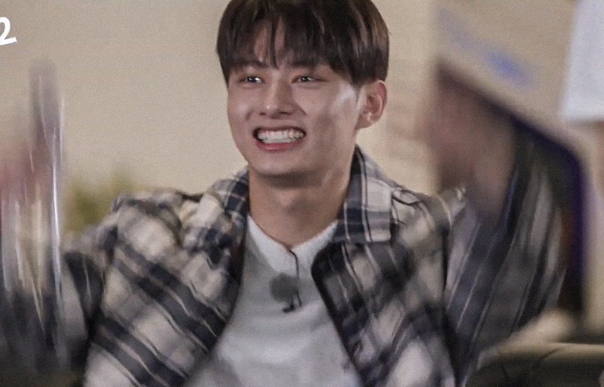 hosh1maoy's tweet photo. happy junhui photo sequence https://t.co/MwZNjBIQI5