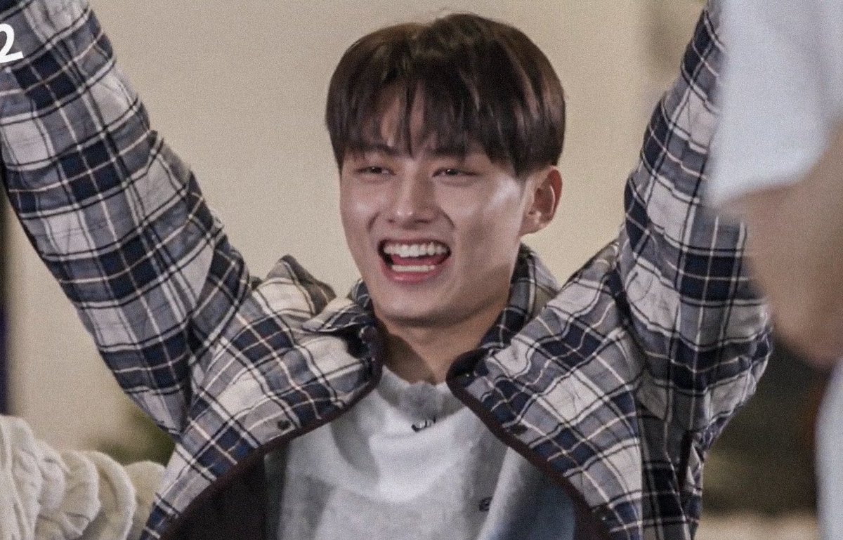 hosh1maoy's tweet photo. happy junhui photo sequence https://t.co/MwZNjBIQI5