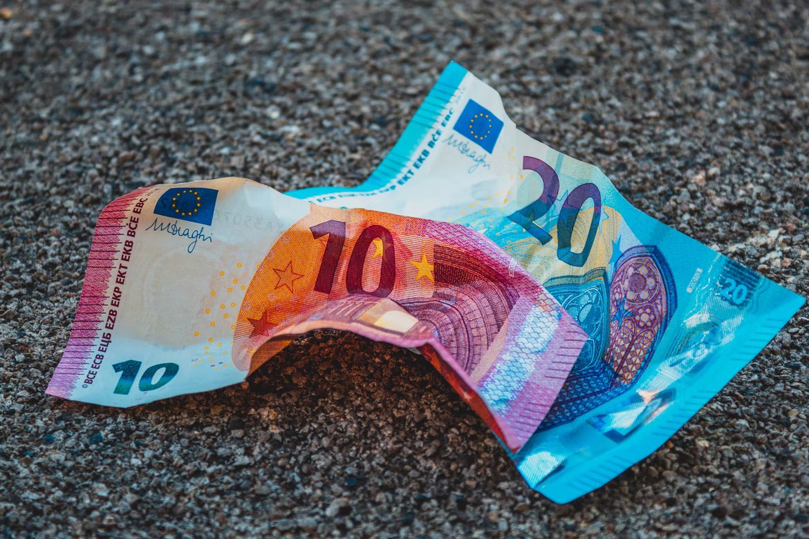 Greiffcapital's tweet photo. BOOOOOM: #Inflation in Deutschland bei 7,3%! Habe die 7 vor dem Komma letzte Woche in der #Greiffbar https://t.co/uQ6AzZwOmE angekündigt. Meine Güte ist die @ecb
weit hinter der Kurve. #FluchtausAnleihen https://t.co/2Brfaf11dh