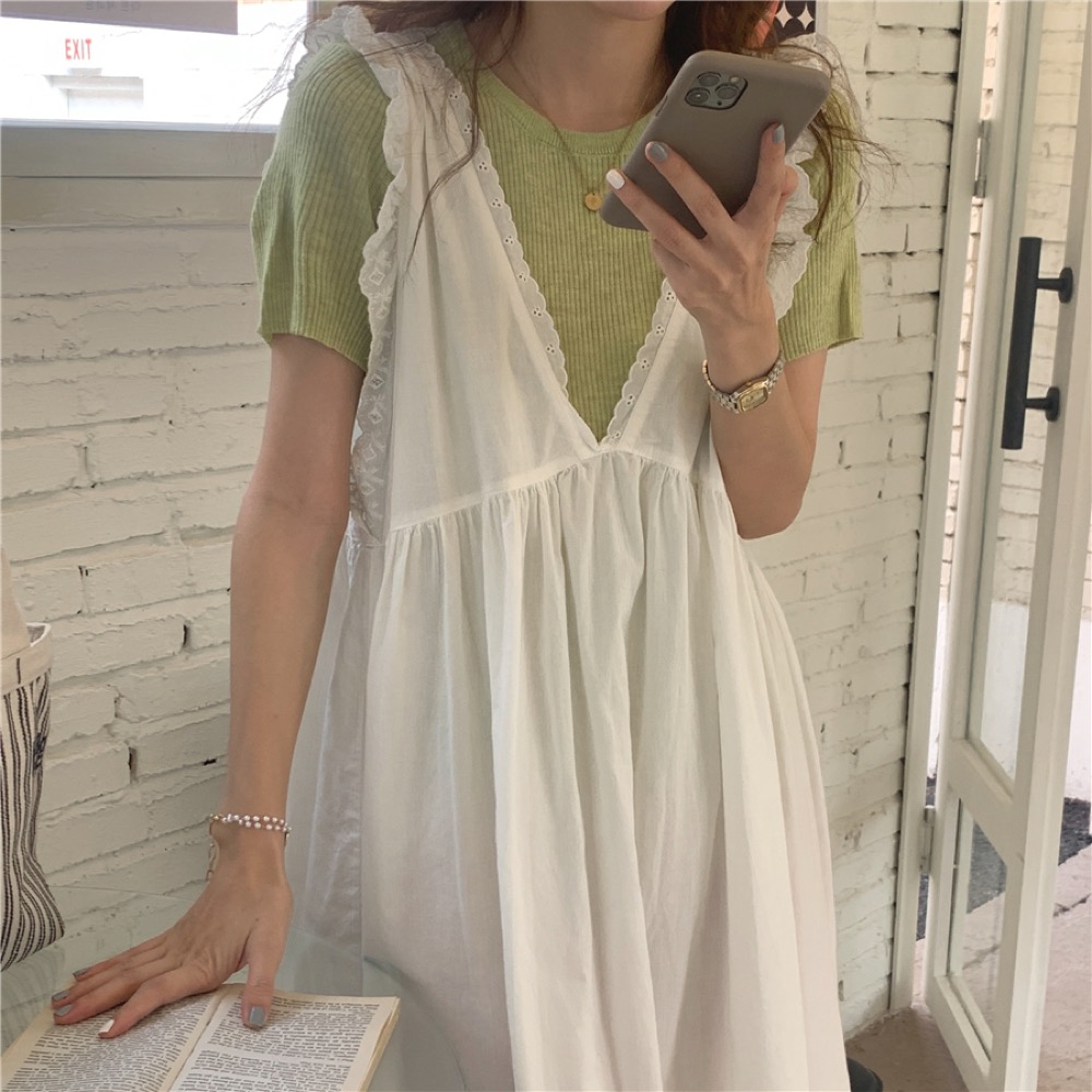 4knotOfficial's tweet photo. ▼フリルショルダーノースリーブワンピース
¥3,280‐

ざっくりあいたVネックのワンピースで、フリルやフレア感が可愛らしい印象◎

やわらかくふわりとした生地です☺

163㎝のスタッフ着用で丈感はひざ下15～20㎝程です。

太めのパンツや、薄めの色味のジーンズ等を合わせて着ても可愛いです☺ https://t.co/Z4oxJnBowh