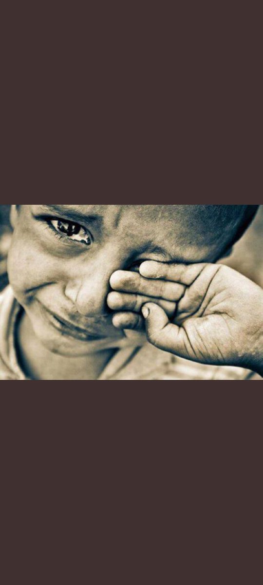 "Kimi gözler bir hasret taşır içinde;
sarılsan geçecek, konuşsan gülecek."