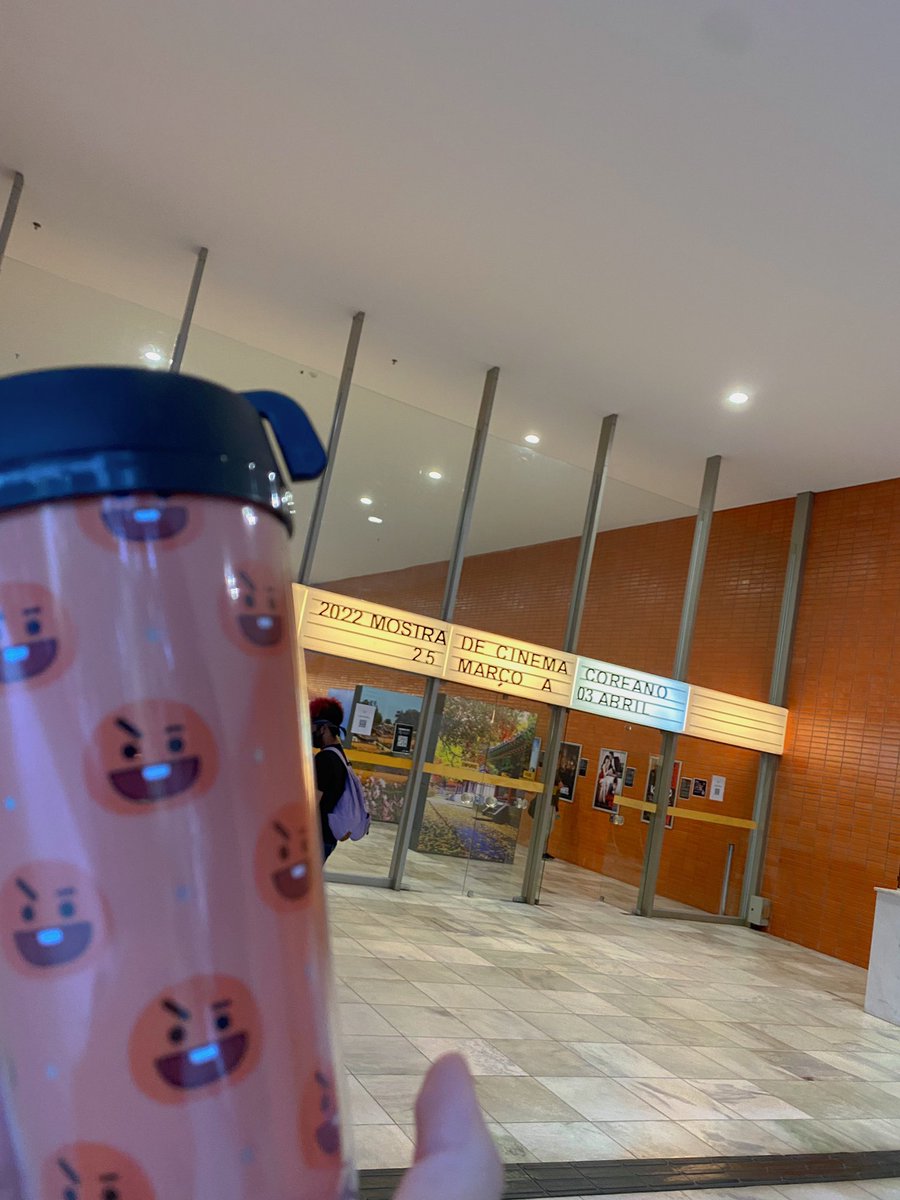 sevenonly13's tweet photo. A melhor companhia para ir à Mostra de Cinema Coreano em BSB é um produtinho MARAVILHOSO da @seafanstore (vocês são perfeitos, ENTEDAM).
Sim, eu amei tanto que até levei para passear🫣🥰.
.
Obrigada pelo atendimento excelente e por esse produtinho lindo. 보라해 💜 https://t.co/1khlcQU6mf