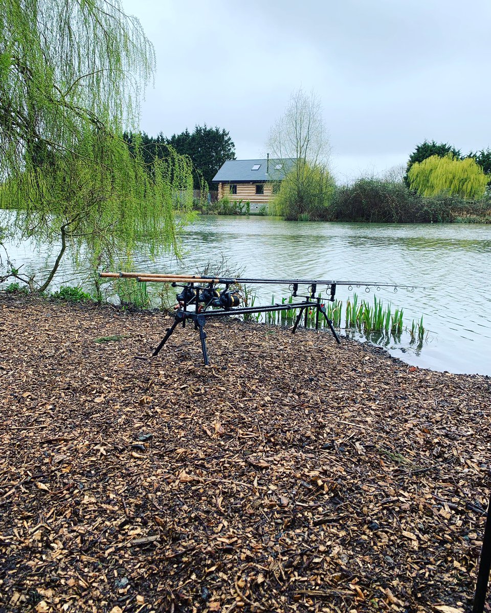 SeanSpe85096058's tweet photo. Well an unexpected day off son thought Iโd get the carp rods out. First rod was away 2mins after Iโd put it down by its bloody freezing ๐ฅถ #carpfishing #springhasntsprung https://t.co/0rvn6Ca1x8