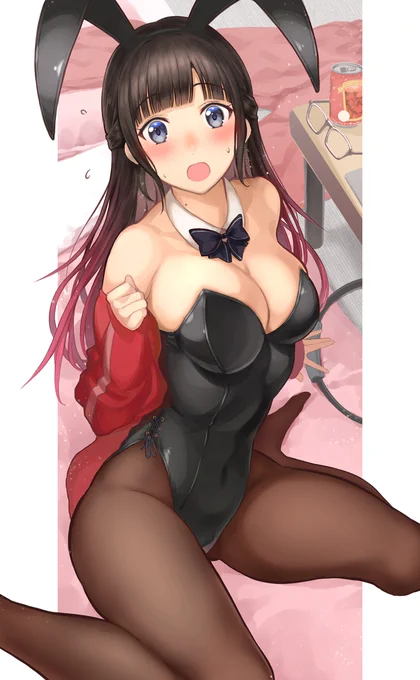 部屋でバニーコスプレするお姉さん 