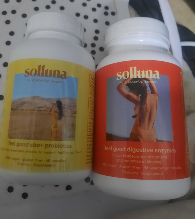 barbiecan's tweet photo. Couldn't believe it when these arrived just now, only ordered on 21st, all the way from the US. Excellent job #Solluna, #kimberlysnyder and #RoyalMail (and my brilliant regular postie). Now have to remember to take them! https://t.co/2MAcoHxq83