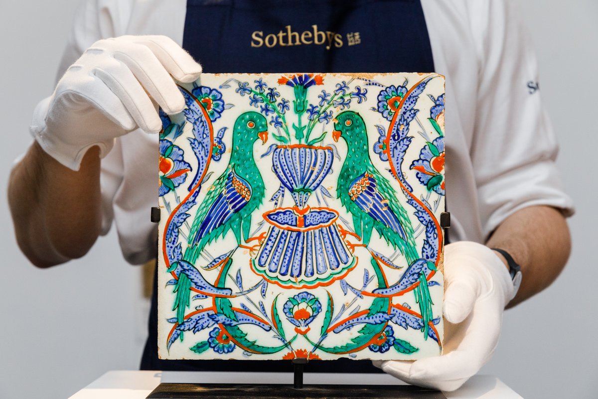 #AuctionUpdate This highly rare Iznik tile circa 1575, depicting the birds of paradise, sparks a bidding battle to bring £655,200, more than six times its pre-sale estimate. 

#SothebysMiddleEast