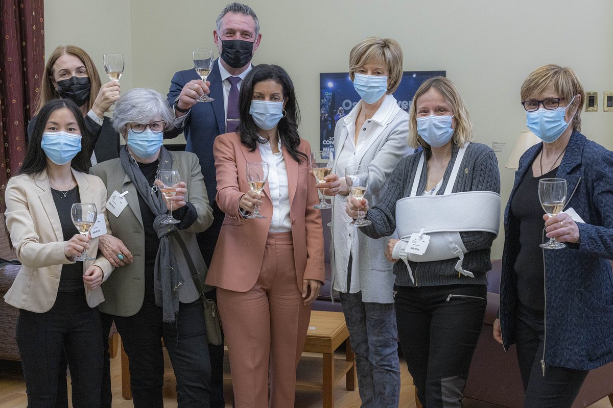 .<a href="/MarieJoTurcotte/">Marie-José Turcotte</a> était de passage à l'#Assnat hier. Nous avons pris un petit moment avec elle pour souligner sa grande carrière journalistique et la féliciter pour sa retraite pleinement méritée. Pour plusieurs, elle demeure une grande source d’inspiration. <a href="/EnricoCiccone/">Enrico Ciccone</a> #polqc
