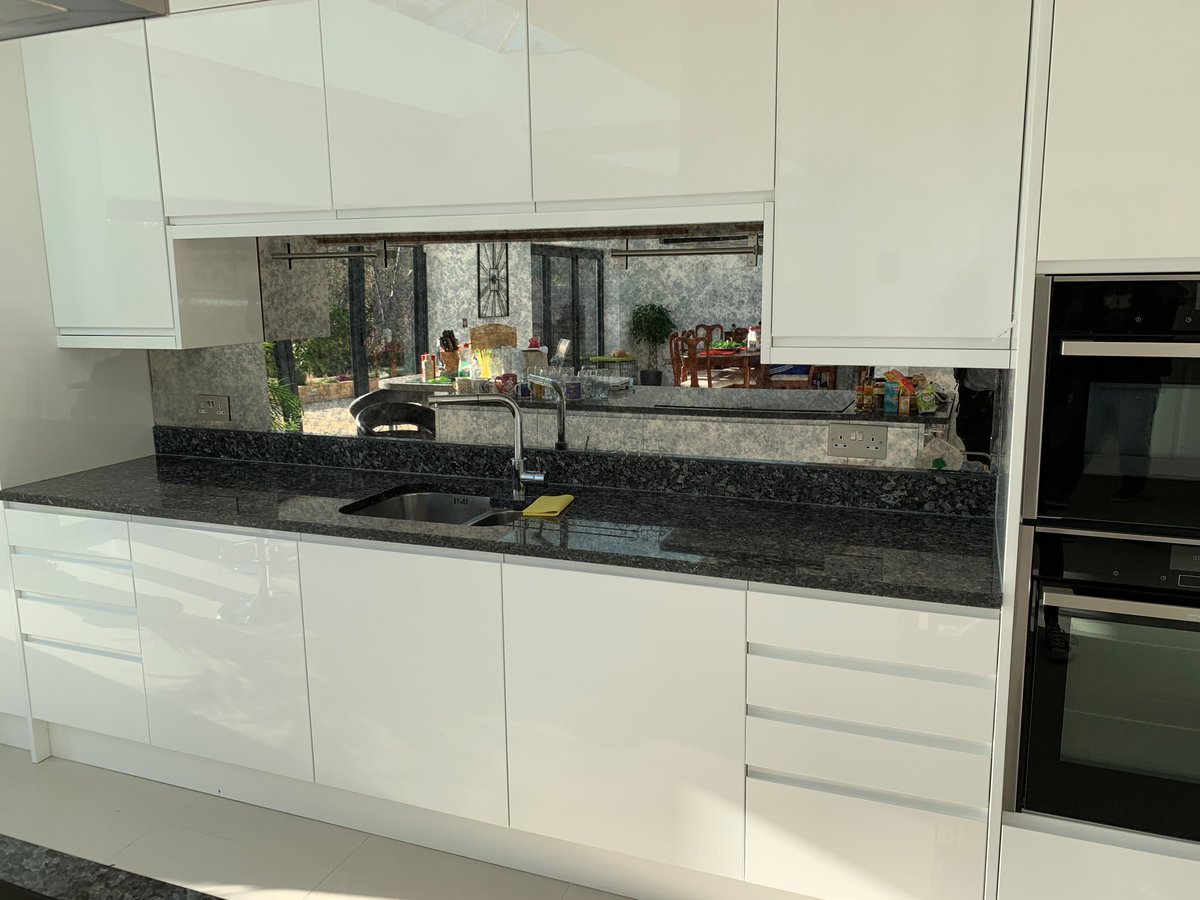 ghinteriorglass's tweet photo. Bespoke Antique Mirror Kitchen Splashbacks by GH Interior Glass

Contact our team today for design advice or an estimate - info@ghinteriorglass.com or 02084618966.

#design #moderndecore #colouredglass #thoughts #interiordesign #kitchendesign #interior #splashbacks https://t.co/oTQu9DlbyY