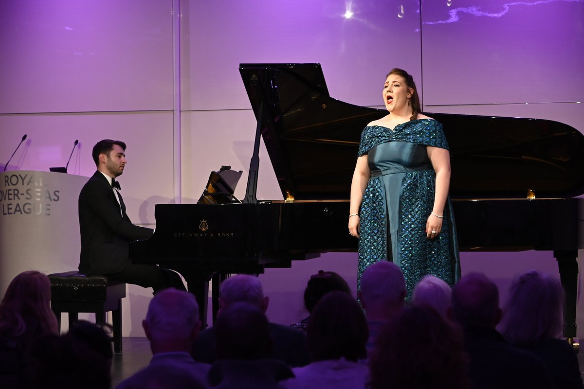 ROSLARTS's tweet image. Madison Horman took home the ROSL Award for New Zealand musician of promise #ROSLAMC