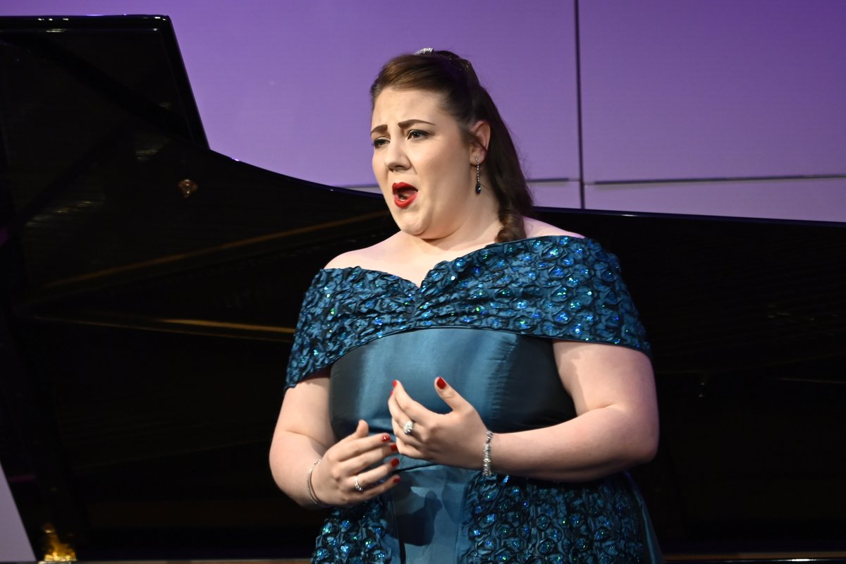 ROSLARTS's tweet image. Madison Horman took home the ROSL Award for New Zealand musician of promise #ROSLAMC