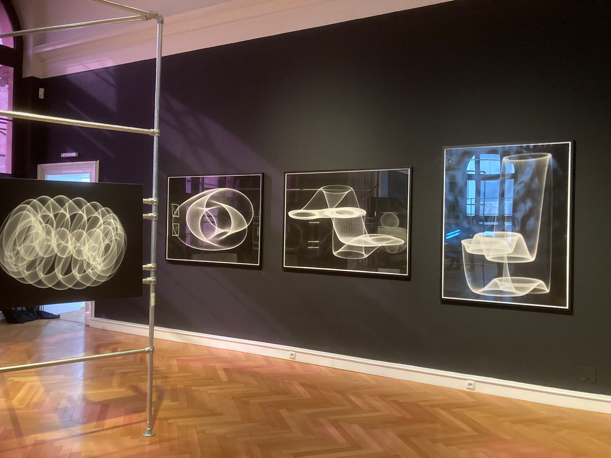 SNOWCASH432's tweet photo. Many congratulations to @HerbertWFranke on his opening exhibition "VISIONARY" at the @ooe_art! A monumental show depicting some his most historical digital artworks.
📸 from the opening yesterday
#HerbertWFranke #DigitalArt #OOEFrankeVisionary #OOEArt #FranciscoCarolinum https://t.co/DgKbSeWHzM