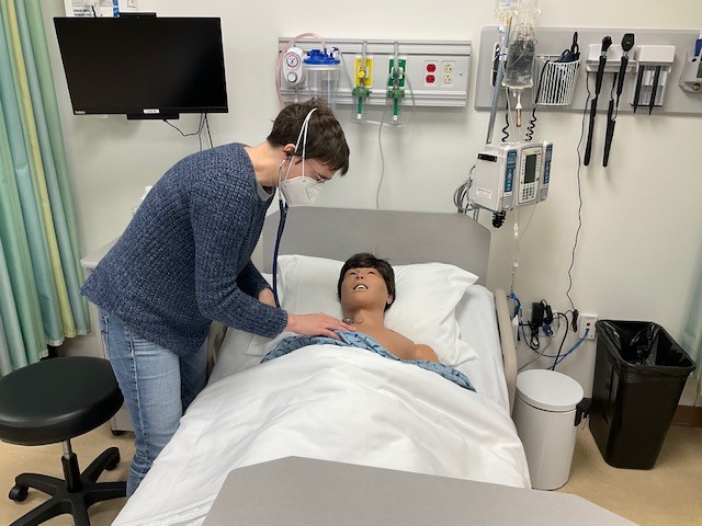 The 2023 class spent time learning heart sounds yesterday in the @elonuniversity Interprofessional Simulation Center with @TraceyThurnes  Great way to get the basics and 'hear' normals vs. abnormals. #simulation #meded #physicianassistant