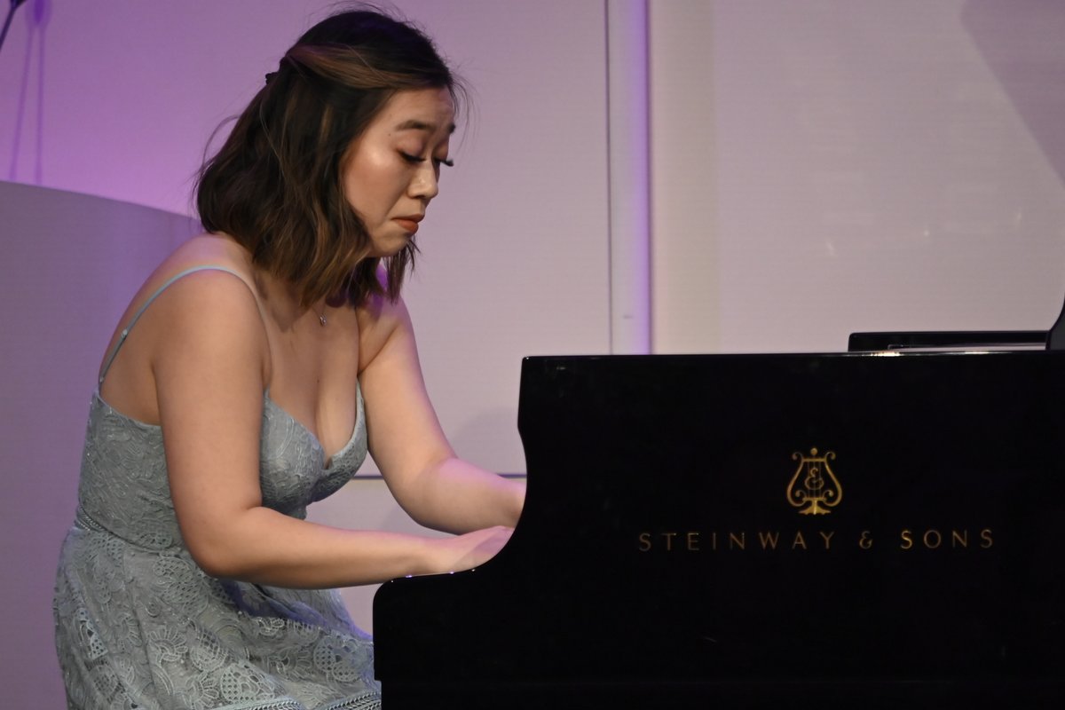 ROSLARTS's tweet image. Siyu Sun took home the Tait Memorial Prize and Scholarship for an Outstanding New Zealand Musician #ROSLAMC