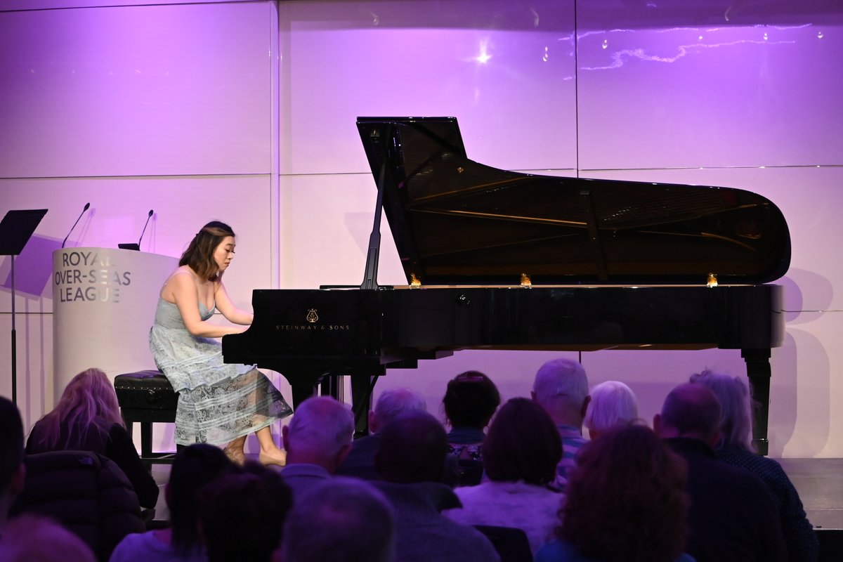 ROSLARTS's tweet image. Siyu Sun took home the Tait Memorial Prize and Scholarship for an Outstanding New Zealand Musician #ROSLAMC