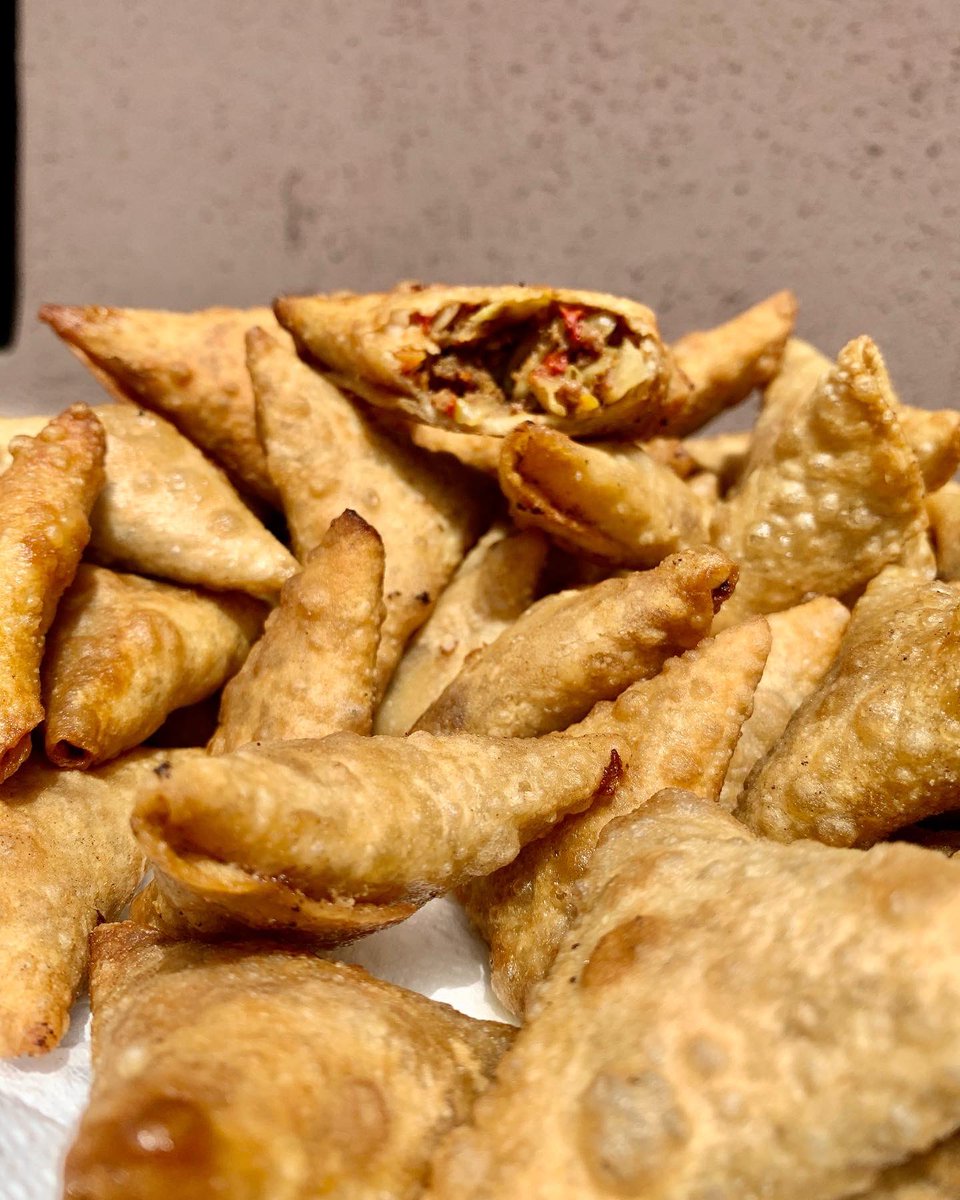 Munchplus_NG's tweet photo. Have u tasted good food today ?
Chicken shawarma 1500
Chicken cheese burger 1500
Samosa pack of 10  1000
BBQ wings pack 1500
Chicken midi pizza 4000
Dm or call 07013333004 to order 
Location :kaduna 
God bless you as u retweet https://t.co/eTlkpphn1H