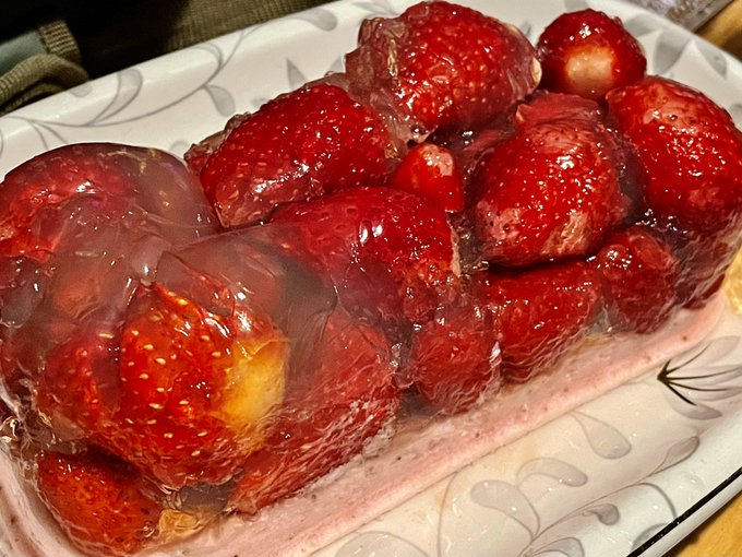 いちごゼリーのテリーヌうめえ 