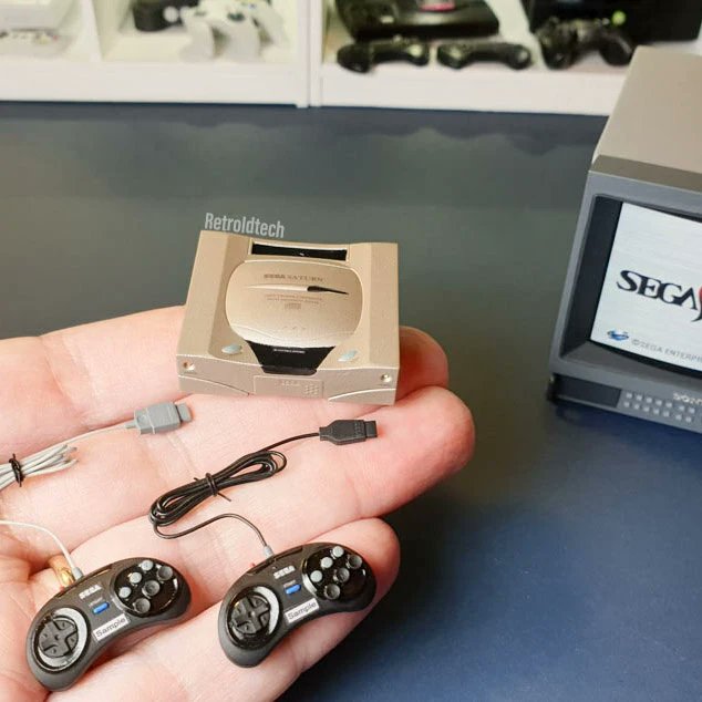 Retroldtech's tweet photo. 1/6 Scale Sega Saturn Prototype 🥰

The unreleased Saturn prototype in champagne color that we would all like to own 😍

#segasaturn #segagames #prototype #3dprinted #miniature #miniatures #retrogaming #32bit #classicgaming #saturn #sega #sonypvm #pvmmonitor #retrogamer https://t.co/6hHFhTEiJR