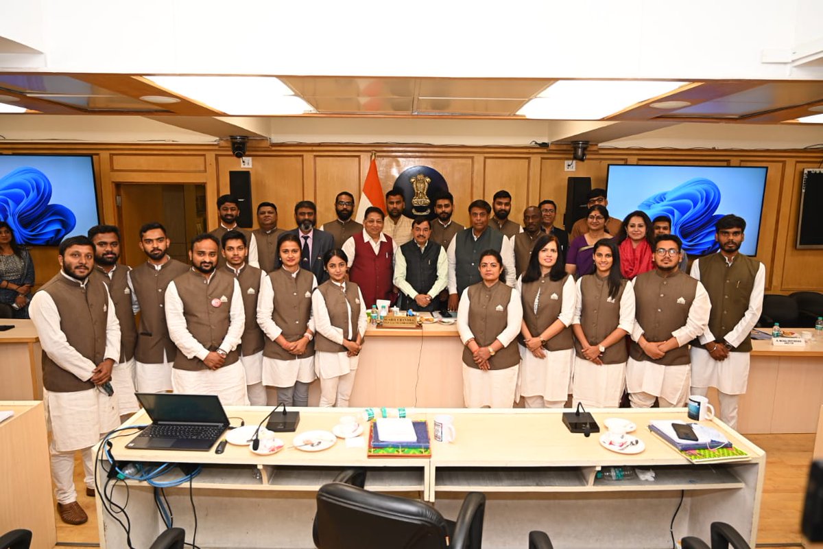mit_sog's tweet photo. #MITSOG's MPG 17th batch students interacted with Shri. Sushil Chandra - Chief Election Commissioner of India on Day 8 of National Study Tour 2022
Election Commission of India @ECISVEEP
#CareerinPolitics #NationalStudyTour https://t.co/DpP2DYbvdP