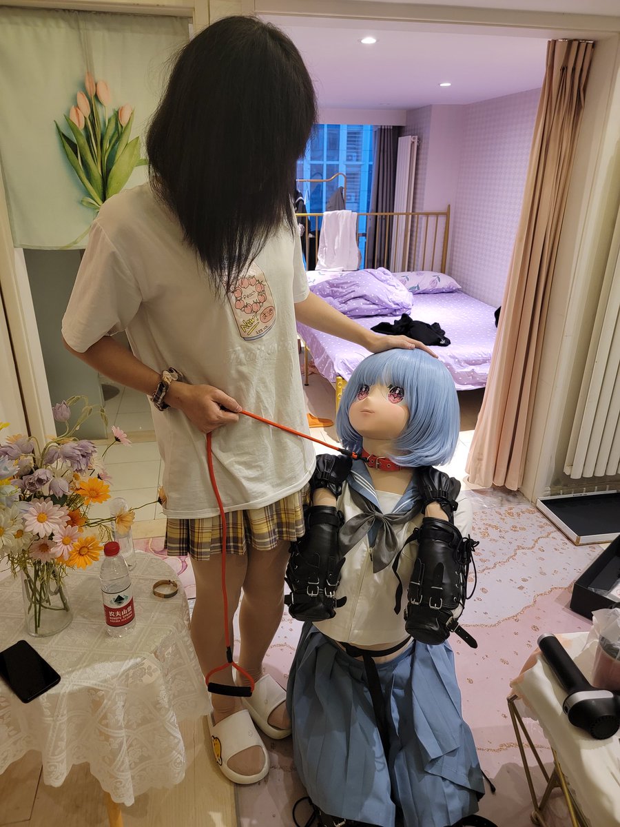 奇怪的狗狗出现了，这次也是我把头壳借给小伙伴了（确信），小伙伴爬来爬去可真可爱～
<a href="/huamingdada/">花名</a>