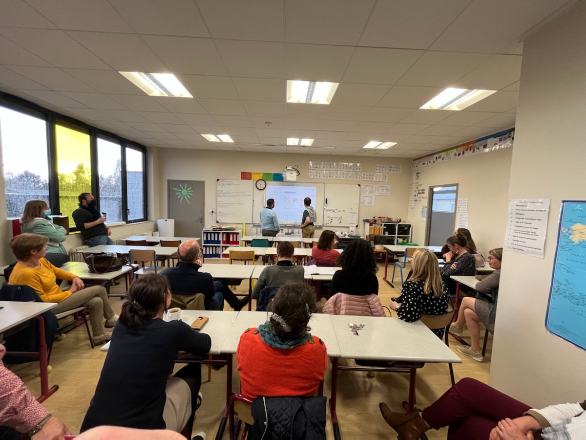 [#ÉCOLE #ELEMENTAIRE]

Afin de contribuer à la #transformationnumérique de l’enseignement, la municipalité équipe les écoles élémentaires.
Les #enseignants  sont retournés sur les bancs de l'école pour découvrir leurs nouveaux matériels.

#education #enfants #fracturenumerique