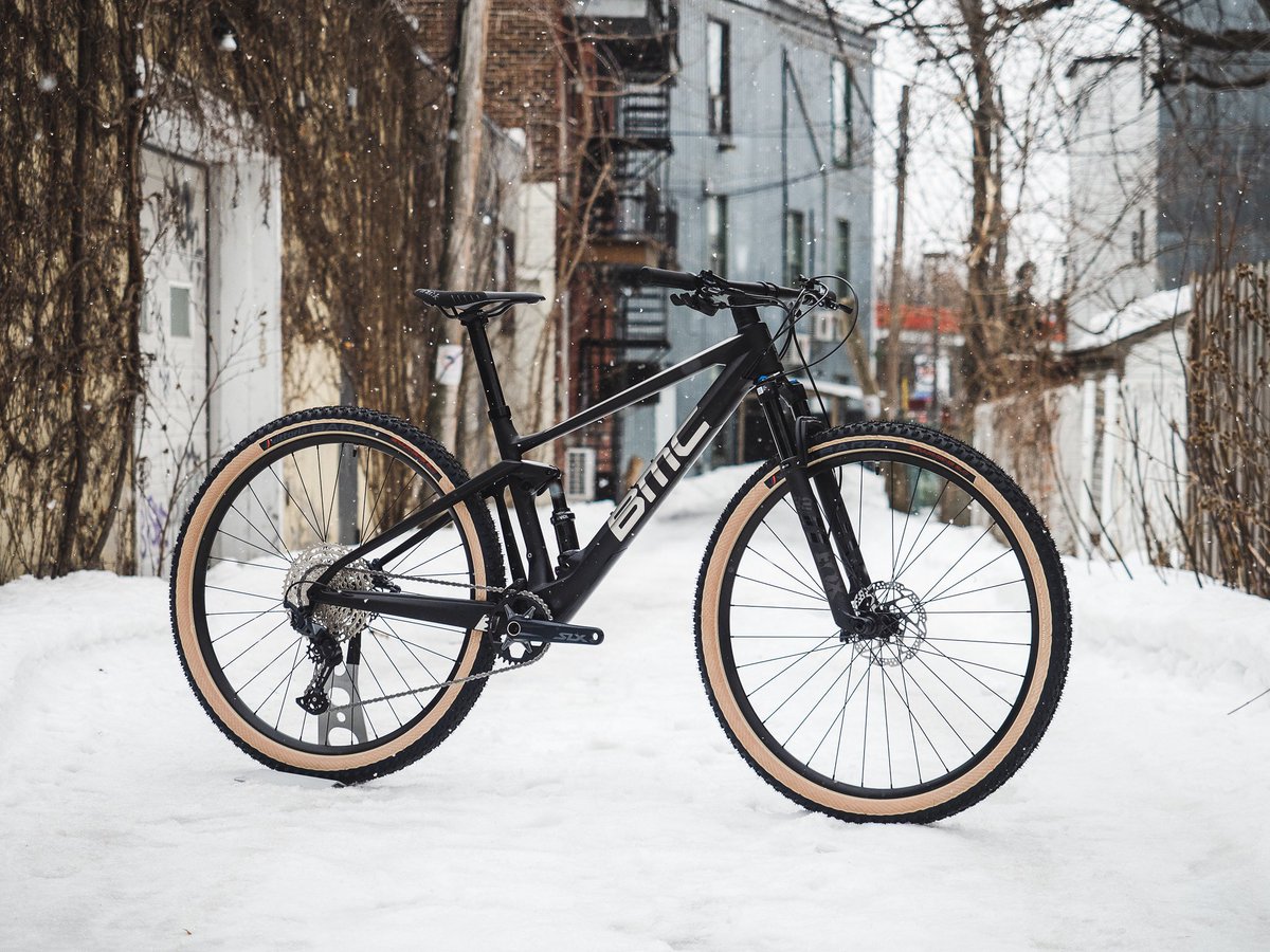 Lex_Albrecht's tweet photo. The specs on the #BMCfourstroke XC mountain bike:
https://t.co/o0NhilpL4y https://t.co/BcaKJUcVE0