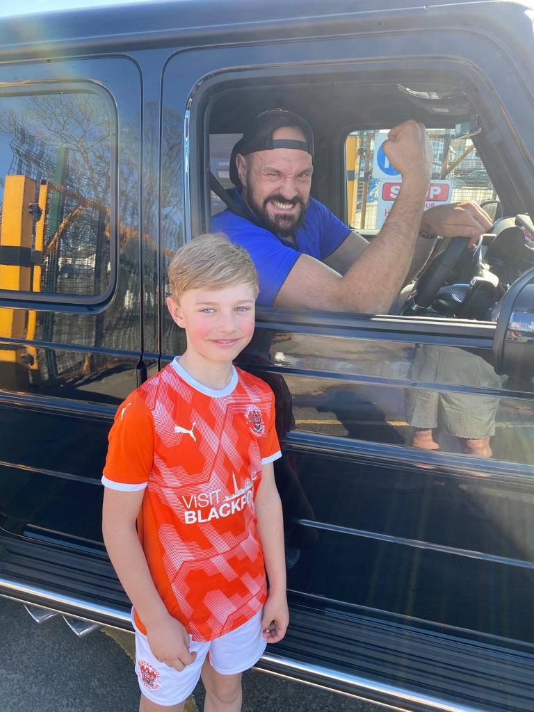 BFCYouthAcademy's tweet photo. Check this out 👇

Our Pre Academy and Foundation Phase teams enjoyed some games against Liverpool and Morecambe at the weekend... And one player even met Tyson Fury!

Brilliant lads 👏 ⚽️

🍊 #UTMP https://t.co/0doWkbh4wK