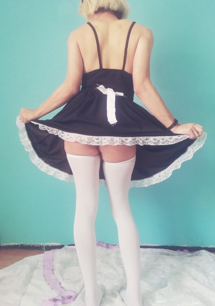 femlinkboy's tweet photo. Que hacen? Ya despertaron o me siento en su cara para despertarlos jejeje 
Hoy les respondo sus mensajitos uwu https://t.co/So9bbapI61