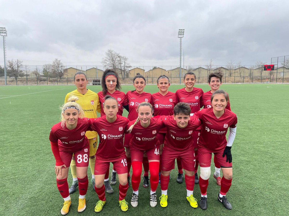 Kadınlar Futbol Süper Ligi (B) Grubu 8. hafta erteleme karşılaşmasında Bitexen Sivasspor Kadın Futbol Takımımız, sahamızda konuk ettiği Trabzonspor Kadın Futbol Takımı'nı 2-0 mağlup etti. 6' Kader Şimşek 45+1' Fatma Serdar