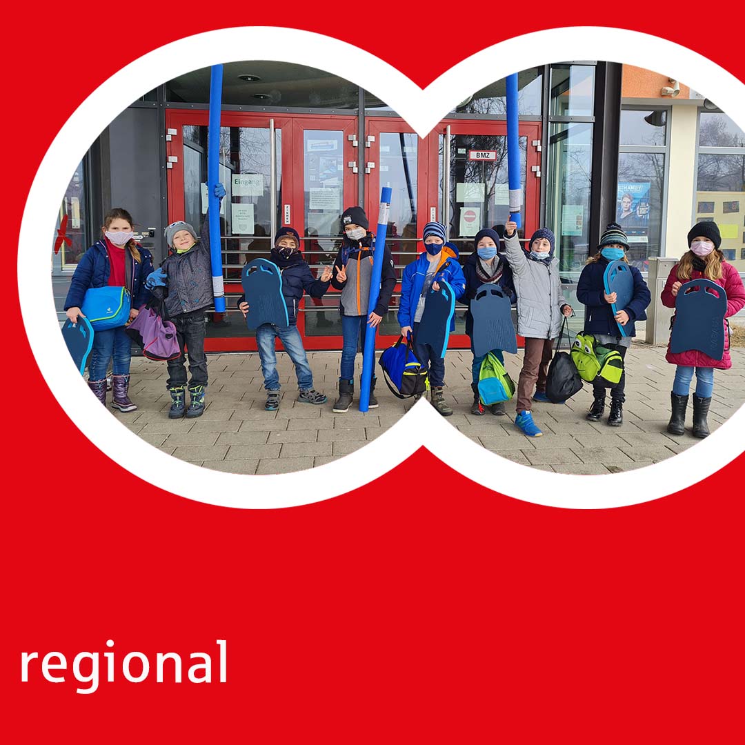 SSK_Augsburg's tweet image. Die Kinder der Grund- und Mittelschule #Merching freuen sich über neue Schwimmhilfen. Angeschafft werden konnten sie dank einer Spende unserer Kinder- und Jugendstiftung #AUFWIND, die neben einem alljährlichen #Förderpreis die Schulen der Region regelmäßig unterstützt.